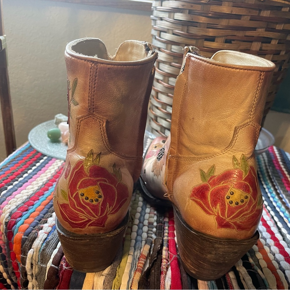 Cute Cowgirl Floral Leather Boots - Picture 6 of 8